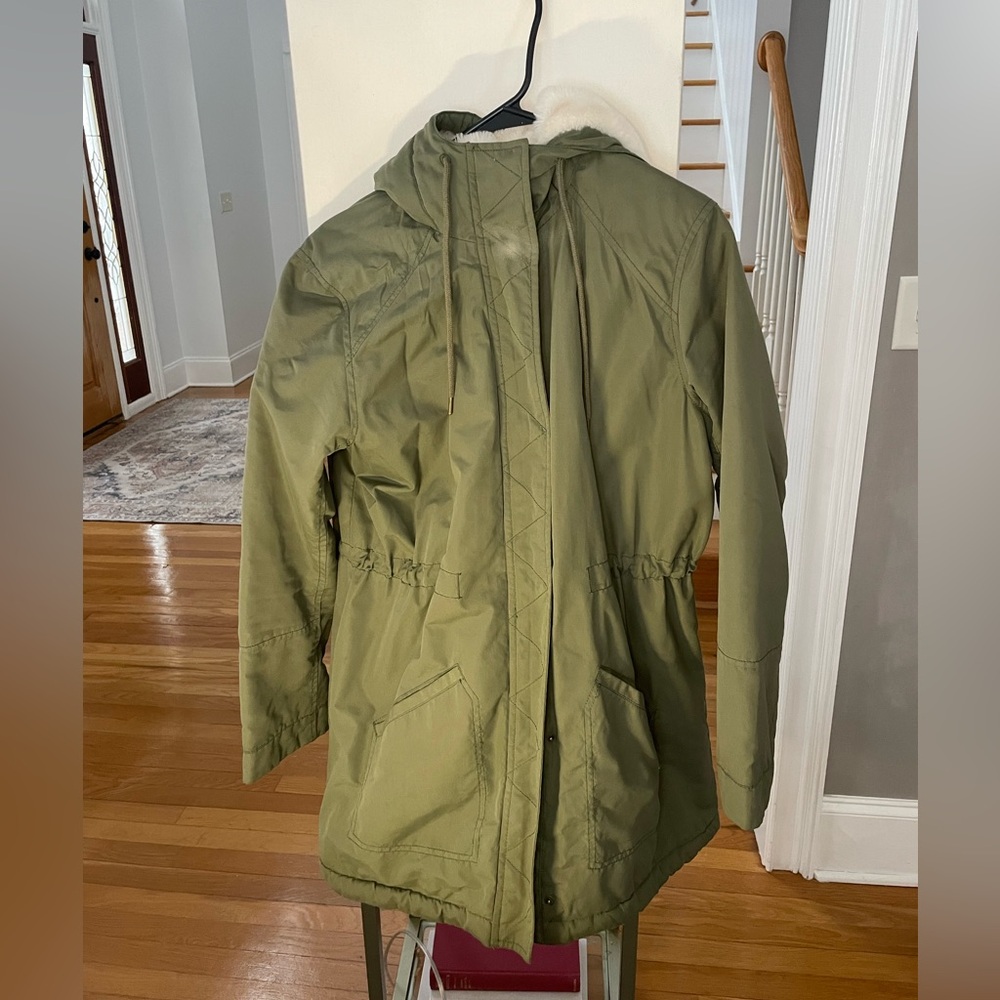 Old Navy Olive Green parka size extra small, fur Lined
